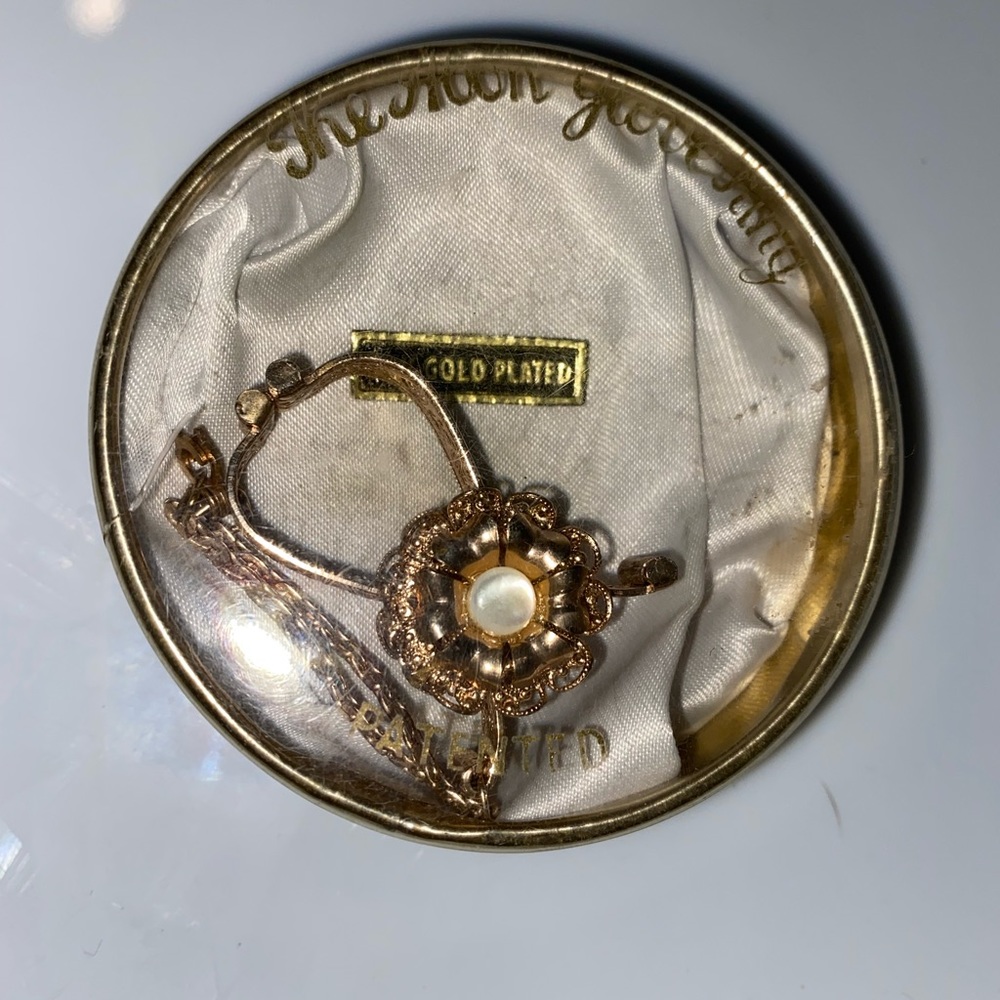 Vintage Avon save your gloves Avon Glove a ring 14k plated in original box